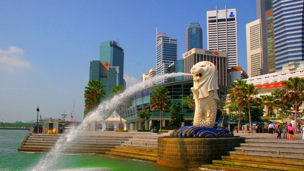 Merlion at the side of the bay